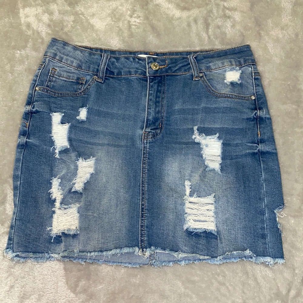 Forever 21 ripped denim skirt!